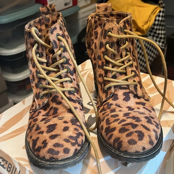 Cheetah color combat boots - Picture 2 of 5